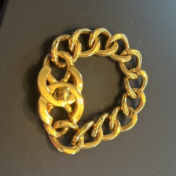 Vintage Chanel turn lock bracelet - Picture 6 of 14